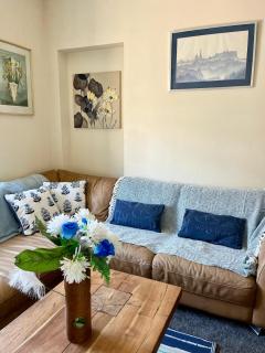 Charming 4 Bedroom Apartment beside the Royal Mile - 1