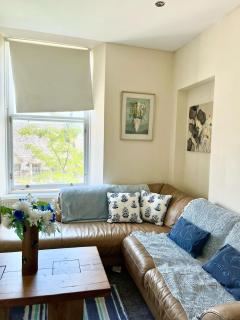 Charming 4 Bedroom Apartment beside the Royal Mile - 0