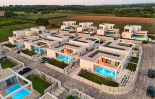 Beautiful Home In Tar With Private Swimming Pool, Can Be Inside Or Outside - 3