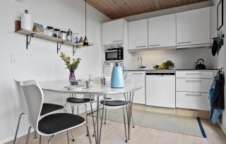 Amazing Apartment In Gudhjem With Wifi - 4