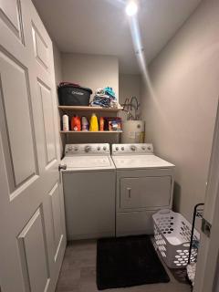 Fireplace Lodge -1 mile to Golf Course & 4 to lake - 5