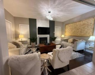 Luxurious Villa 3 Living Rooms, 1 sofa bed, 4 bedrooms, 4 Beds, 4 Toilets, 1 hour To Toronto - 6