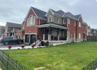 Luxurious Villa 3 Living Rooms, 1 sofa bed, 4 bedrooms, 4 Beds, 4 Toilets, 1 hour To Toronto - 5