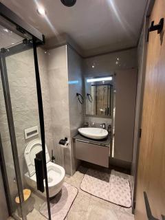 The Diamond In City Luxury Suites By ZENORA Living - 4