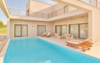 Beautiful Home In Tar - 2