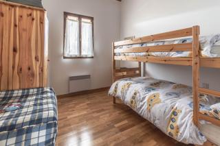 House with garden and fireplace - 6