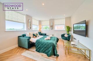 Brand New Town Center FREE FAST WiFi Balcony by Redwood Stays - 4