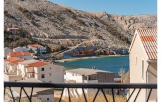 2 Bedroom Lovely Apartment In Metajna - 9