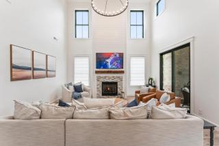 Lakeside Retreat - 8