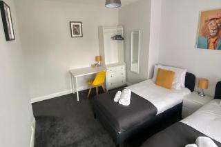 House - Sleeps 6 - Pet friendly - Parking - 9