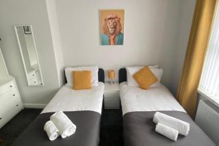 House - Sleeps 6 - Pet friendly - Parking - 5