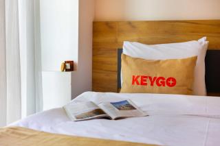 Studio KeyGo #0050 coffee in a mug and Wi-Fi at maximum - 3