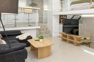 WintowinRentals Renovated loft with garage next to Huelin Beach - 3