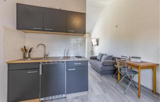 Amazing Apartment In Banjole With Wifi - 2