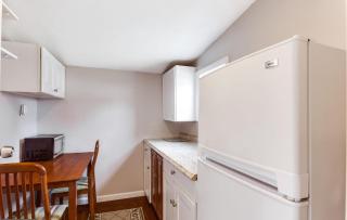 Spacious 3-Bedroom Modern Home Near Old Town Alexandria - 9