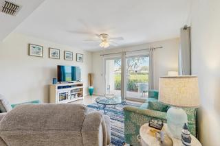 Garden-level condo with patio, 2 pools, gym, tennis & sauna - steps to the beach - 6