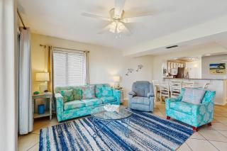 Garden-level condo with patio, 2 pools, gym, tennis & sauna - steps to the beach - 5