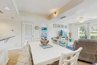 Garden-level condo with patio, 2 pools, gym, tennis & sauna - steps to the beach - 1