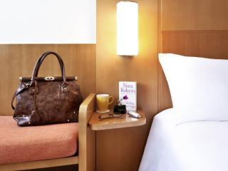 Ibis Abu Dhabi Gate - 6