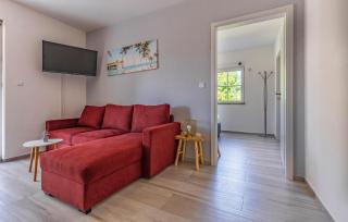 Amazing Apartment In Banjole With Wifi - 2