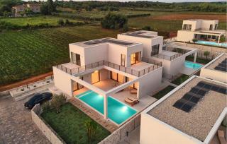 Lovely Home In Tar With Private Swimming Pool, Can Be Inside Or Outside - 0