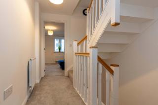 Bright & Modern 4 Bedroom House in Yeovil - 3
