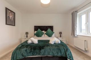 Bright & Modern 4 Bedroom House in Yeovil - 4