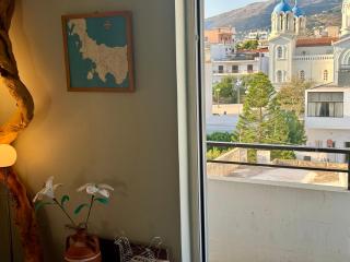 Seaside Retro Gem in the Heart of Karystos - 1