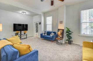 Spacious Family Home with Yard in Dtwn Hampton! - 5