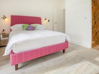 Fieldgate House - 1