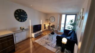 Stylish Apartment - City Centre - Secure Parking - Fast Wifi - Balcony 279O - 9