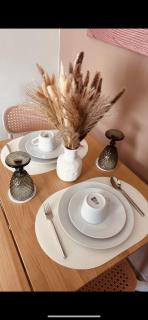 Melt & Laze Cozy Stylish Aesthetic Relaxing House - 9
