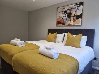 Modern 4Bed Contractor Home - 8