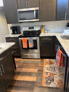 4BR Retreat with Hot Tub and Resort Style Amenities - 9