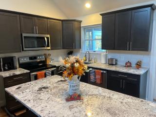 4BR Retreat with Hot Tub and Resort Style Amenities - 0