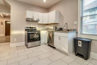 3 Mi to Dtwn Detroit Spacious Home with Yard! - 1