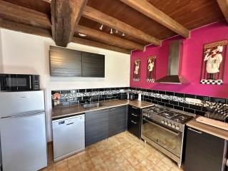 Renovated French Country Bungalow for Two - A Home for Your Next Holiday - 8