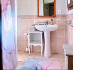 chambre et salle de bain privé s'ouvrant sur terrasse, jardin et cuisine d'été - 5