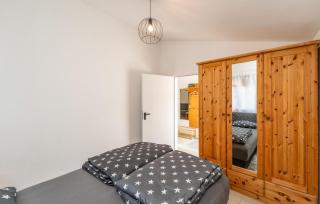 Gorgeous Apartment In Vir With Wifi - 1