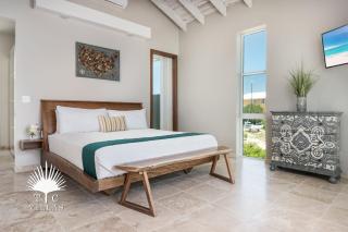 TC Villas -Caicos Cays Villa -Right on Chalk Sound! - 4