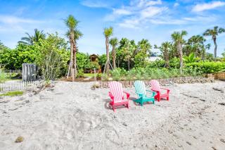 Gulf-Front Charm, Guest House Suite + Direct Beach Access on Siesta Key, Pet Friendly - 5