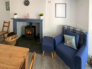 Court End Cottage - 3