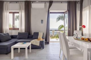 PRAIOLA BEACH HOUSE - 7