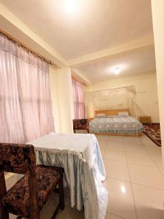 Fido's Guesthouse - 4
