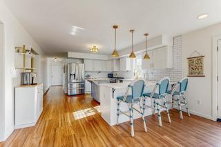 Elegant Coastal Retreat - 5