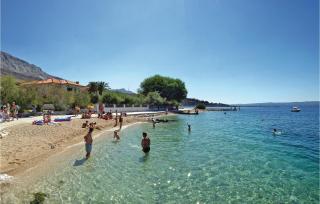 4 Bedroom Amazing Apartment In Dugi Rat - 8