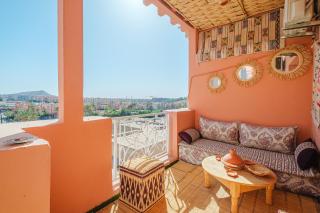 Bright 2BR Apartment with Sunny Terrace - 9