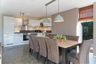 Villa Mastlo 2x 10 persons Ouddorp large garden, 1500 meters to the dunes and beach with 2 jacuzzi's - not for companies - 4