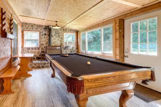 Rustic, Woodsy Cabin in Palestine with Pool Table! - 8