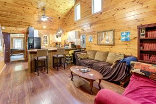 Rustic, Woodsy Cabin in Palestine with Pool Table! - 7